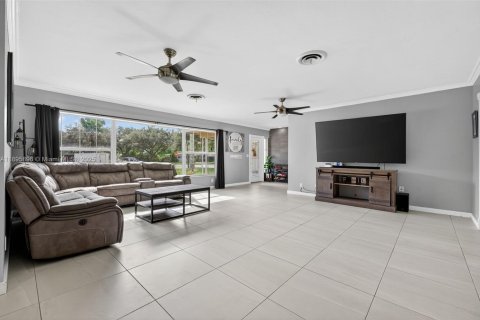 House in Plantation, Florida 4 bedrooms, 189.8 sq.m. № 1950120 - photo 9
