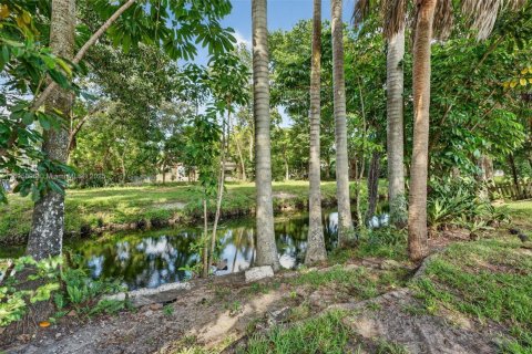 House in Plantation, Florida 4 bedrooms, 189.8 sq.m. № 1950120 - photo 5