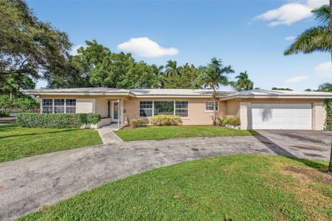 House in Plantation, Florida 4 bedrooms, 189.8 sq.m. № 1950120 - photo 2