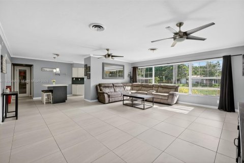 House in Plantation, Florida 4 bedrooms, 189.8 sq.m. № 1950120 - photo 16