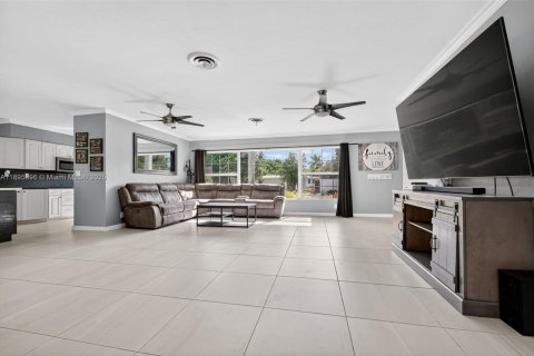 House in Plantation, Florida 4 bedrooms, 189.8 sq.m. № 1950120 - photo 10