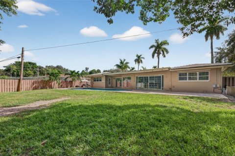 House in Plantation, Florida 4 bedrooms, 189.8 sq.m. № 1950120 - photo 30