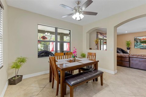House in Dover, Florida 5 bedrooms, 321.91 sq.m. № 2200140 - photo 10