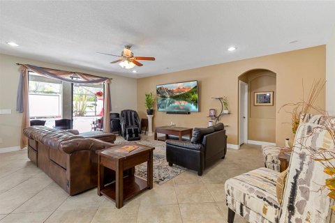 House in Dover, Florida 5 bedrooms, 321.91 sq.m. № 2200140 - photo 13