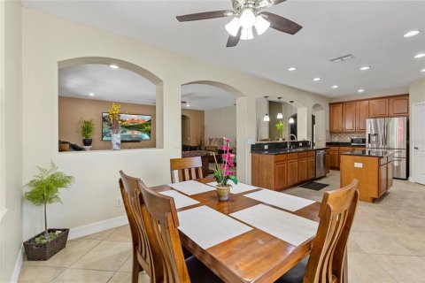 House in Dover, Florida 5 bedrooms, 321.91 sq.m. № 2200140 - photo 11