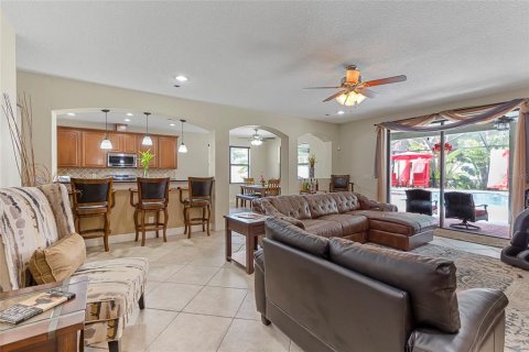 House in Dover, Florida 5 bedrooms, 321.91 sq.m. № 2200140 - photo 14