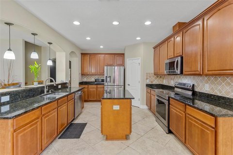 House in Dover, Florida 5 bedrooms, 321.91 sq.m. № 2200140 - photo 4