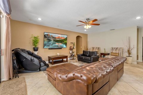 House in Dover, Florida 5 bedrooms, 321.91 sq.m. № 2200140 - photo 12