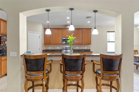 House in Dover, Florida 5 bedrooms, 321.91 sq.m. № 2200140 - photo 8