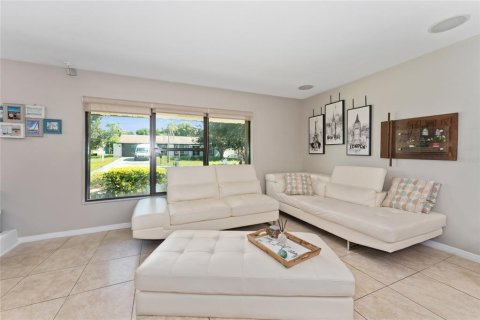 House in Orlando, Florida 3 bedrooms, 138.24 sq.m. № 1855564 - photo 17