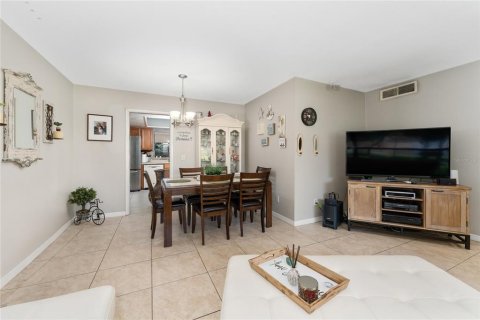 House in Orlando, Florida 3 bedrooms, 138.24 sq.m. № 1855564 - photo 18
