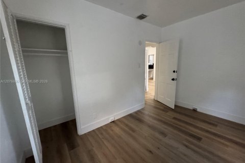 Villa ou maison à vendre à North Miami, Floride: 3 chambres, 90.21 m2 № 2319414 - photo 5