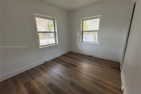 Villa ou maison à vendre à North Miami, Floride: 3 chambres, 90.21 m2 № 2319414 - photo 6
