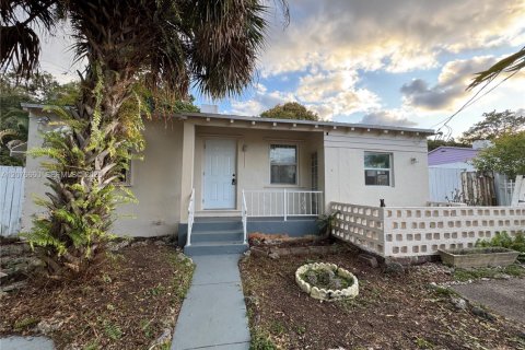 Villa ou maison à North Miami, Floride 3 chambres, 90.21 m2 № 2319414