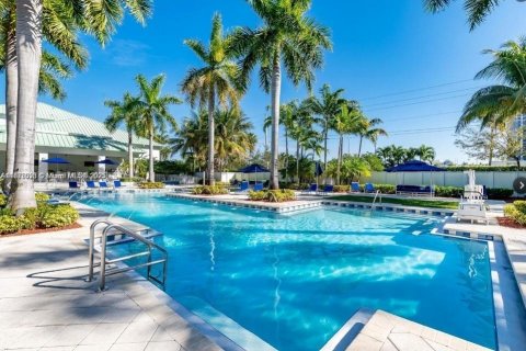Condominio en venta en Doral, Florida, 1 dormitorio, 99.41 m2 № 1927713 - foto 14