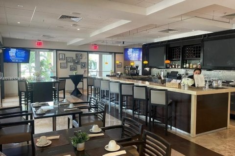 Condominio en venta en Doral, Florida, 1 dormitorio, 99.41 m2 № 1927713 - foto 5