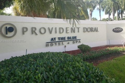 Condominio en venta en Doral, Florida, 1 dormitorio, 99.41 m2 № 1927713 - foto 11