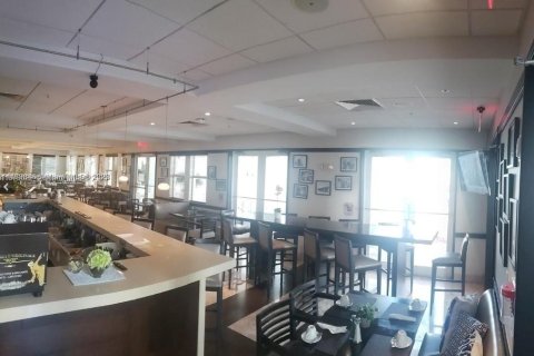 Condominio en venta en Doral, Florida, 1 dormitorio, 99.41 m2 № 1927713 - foto 4