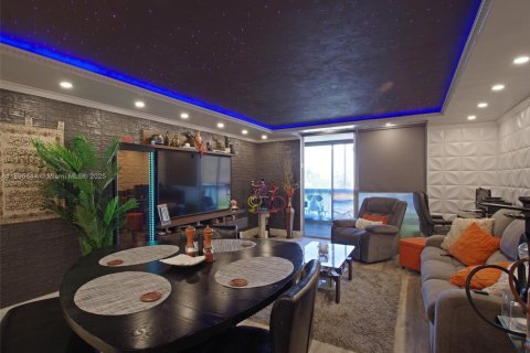 Condo in Hallandale Beach, Florida, 2 bedrooms № 2081521 - photo 6