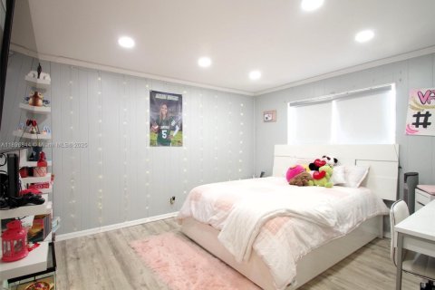 Condo in Hallandale Beach, Florida, 2 bedrooms № 2081521 - photo 13