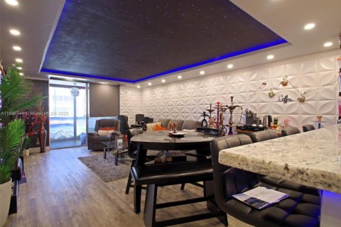 Condo in Hallandale Beach, Florida, 2 bedrooms № 2081521 - photo 4