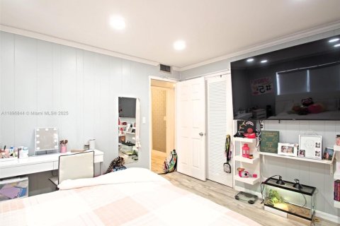 Condo in Hallandale Beach, Florida, 2 bedrooms № 2081521 - photo 14