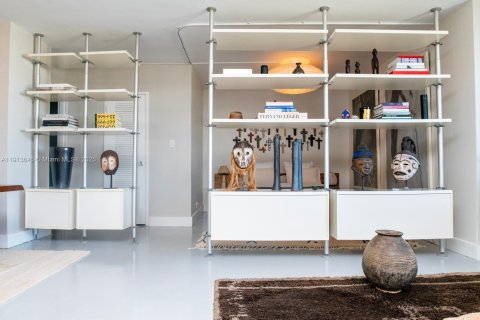 Купить кондоминиум в Майами-Бич, Флорида 72.09м2, № 1968458 - фото 2