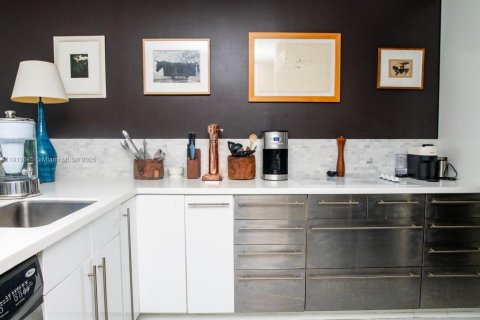 Купить кондоминиум в Майами-Бич, Флорида 72.09м2, № 1968458 - фото 10