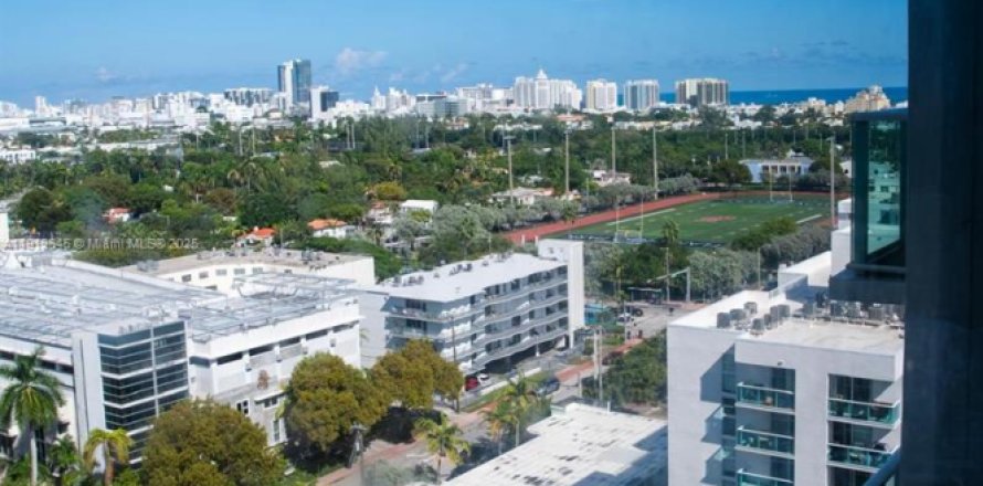 Студия в кондо в Майами-Бич, Флорида № 1968458