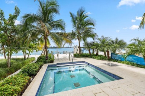 Купить кондоминиум в Майами-Бич, Флорида 72.09м2, № 1968458 - фото 17