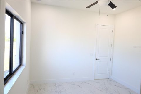 Casa en venta en Cape Coral, Florida, 4 dormitorios, 187.29 m2 № 1857935 - foto 20