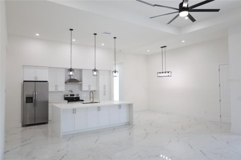 Casa en venta en Cape Coral, Florida, 4 dormitorios, 187.29 m2 № 1857935 - foto 5