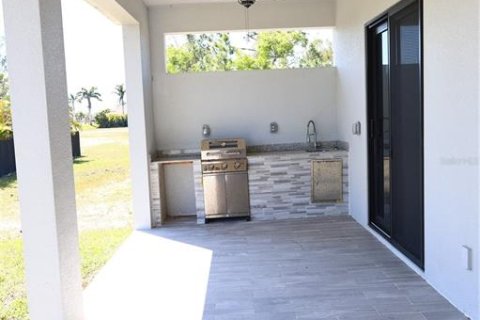 Casa en venta en Cape Coral, Florida, 4 dormitorios, 187.29 m2 № 1857935 - foto 30