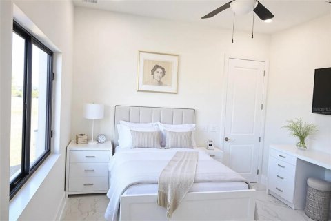 Casa en venta en Cape Coral, Florida, 4 dormitorios, 187.29 m2 № 1857935 - foto 7