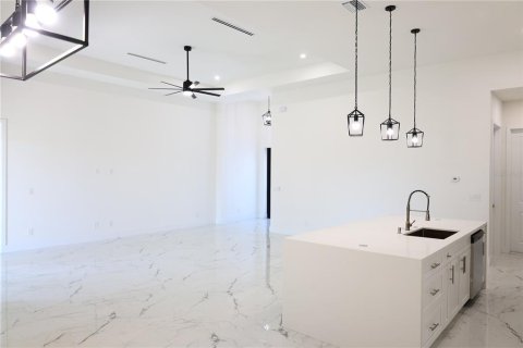 Casa en venta en Cape Coral, Florida, 4 dormitorios, 187.29 m2 № 1857935 - foto 29