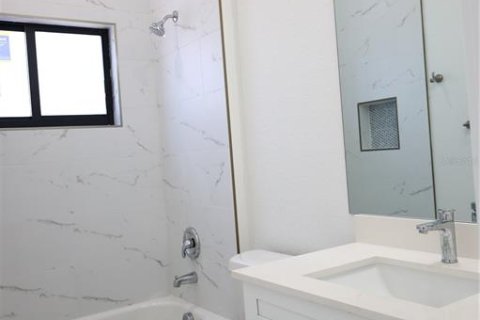 Casa en venta en Cape Coral, Florida, 4 dormitorios, 187.29 m2 № 1857935 - foto 19