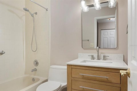 House in Saint Petersburg, Florida 3 bedrooms, 140.84 sq.m. № 2122119 - photo 19