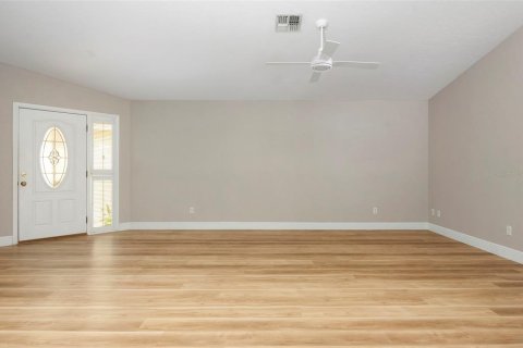 House in Saint Petersburg, Florida 3 bedrooms, 140.84 sq.m. № 2122119 - photo 8