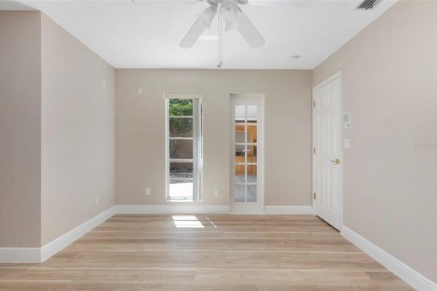 House in Saint Petersburg, Florida 3 bedrooms, 140.84 sq.m. № 2122119 - photo 26