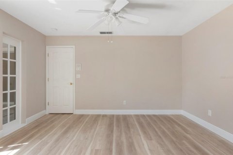 House in Saint Petersburg, Florida 3 bedrooms, 140.84 sq.m. № 2122119 - photo 24