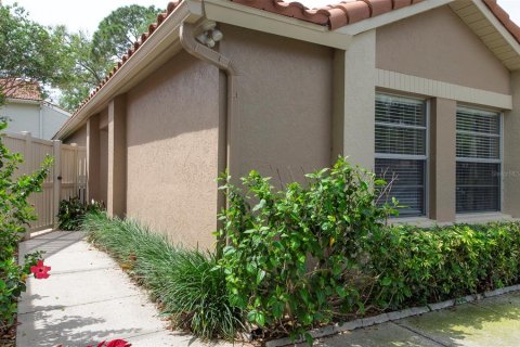 House in Saint Petersburg, Florida 3 bedrooms, 140.84 sq.m. № 2122119 - photo 2