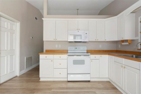 House in Saint Petersburg, Florida 3 bedrooms, 140.84 sq.m. № 2122119 - photo 14