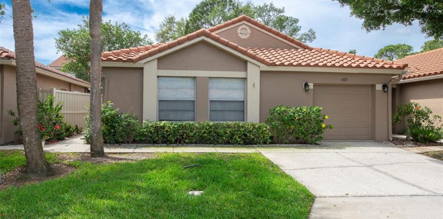 House in Saint Petersburg, Florida 3 bedrooms, 140.84 sq.m. № 2122119