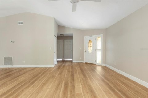House in Saint Petersburg, Florida 3 bedrooms, 140.84 sq.m. № 2122119 - photo 6