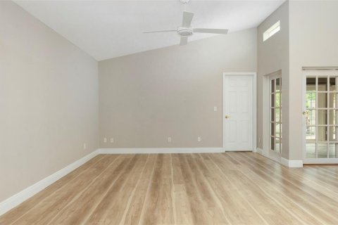 House in Saint Petersburg, Florida 3 bedrooms, 140.84 sq.m. № 2122119 - photo 5