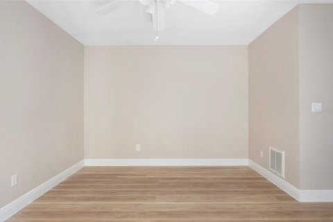 House in Saint Petersburg, Florida 3 bedrooms, 140.84 sq.m. № 2122119 - photo 23