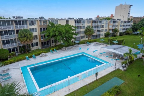 Condominio en venta en Miami, Florida, 2 dormitorios, 155.52 m2 № 788591 - foto 1