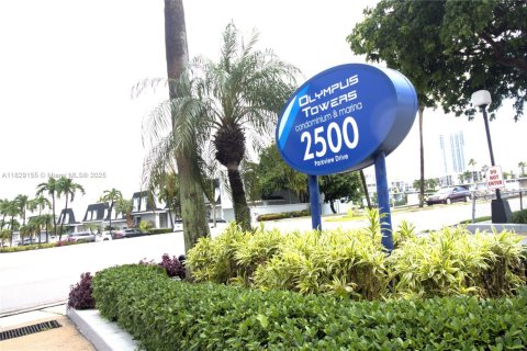 Condo in Hallandale Beach, Florida, 2 bedrooms  № 1800846 - photo 29