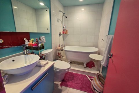 Condo in Aventura, Florida, 3 bedrooms  № 1942284 - photo 16