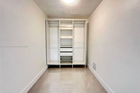 Copropriété à louer à Miami, Floride: 1 chambre, 59.46 m2 № 1898118 - photo 3